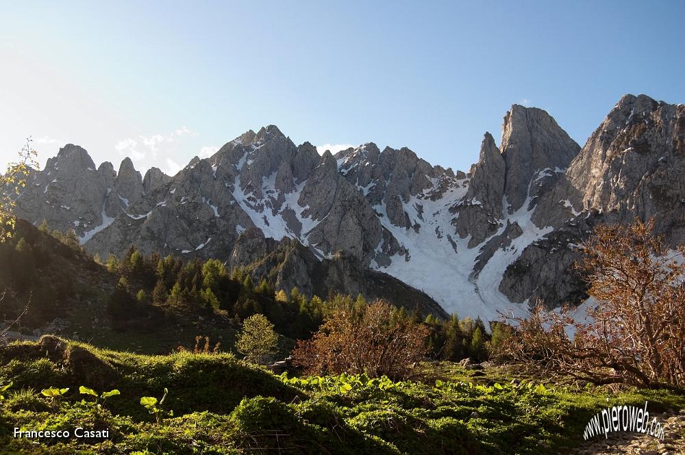 002 Altra bella vista sul Cimone salendo al passo Campelli.jpg